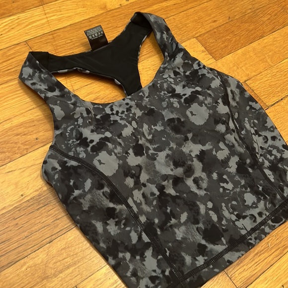 Sweaty Betty Power Workout Crop Top in Camo, size XS - Picture 3 of 10